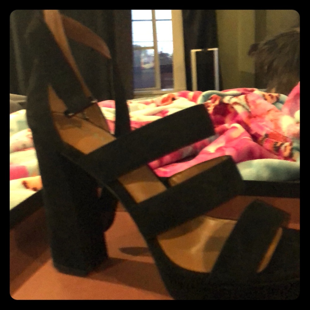 Marina lux suede heel. Size 8.5. Heel is 2in